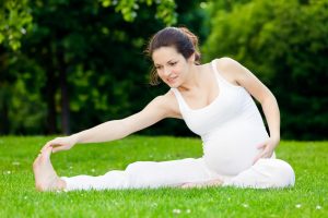 las-mejores-posturas-de-yoga-para-embarazadas